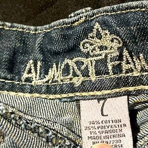 Size 7 Almost Famous jeans